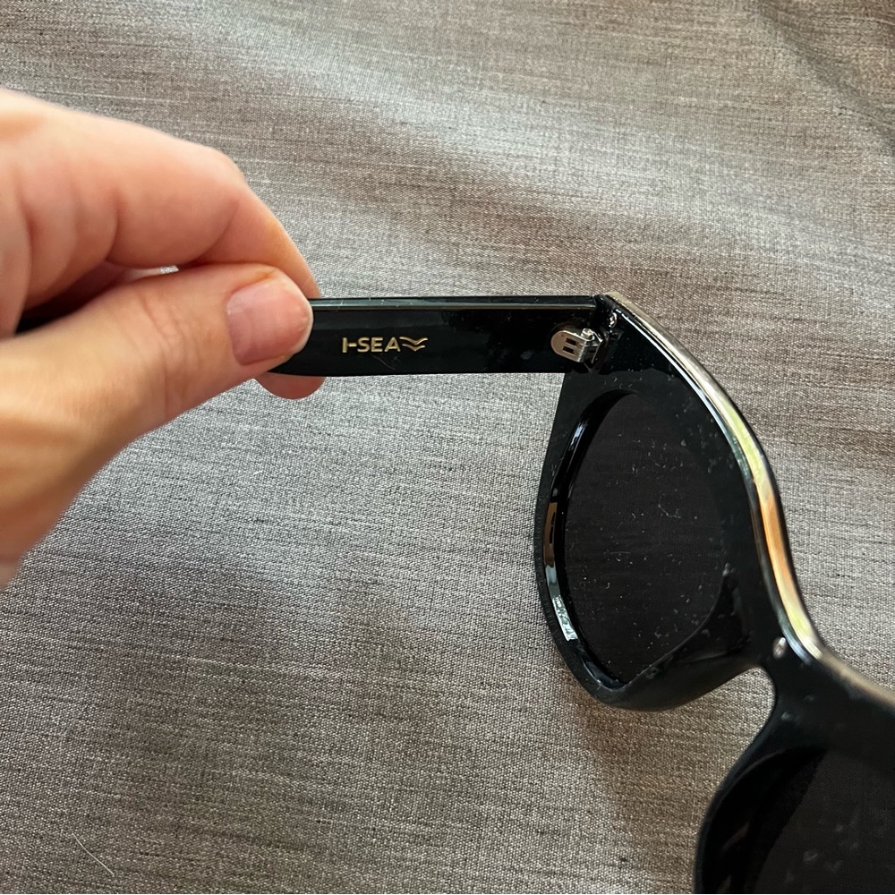 I-SEA Black Oversized Lana Sunglasses - Picture 9 of 10